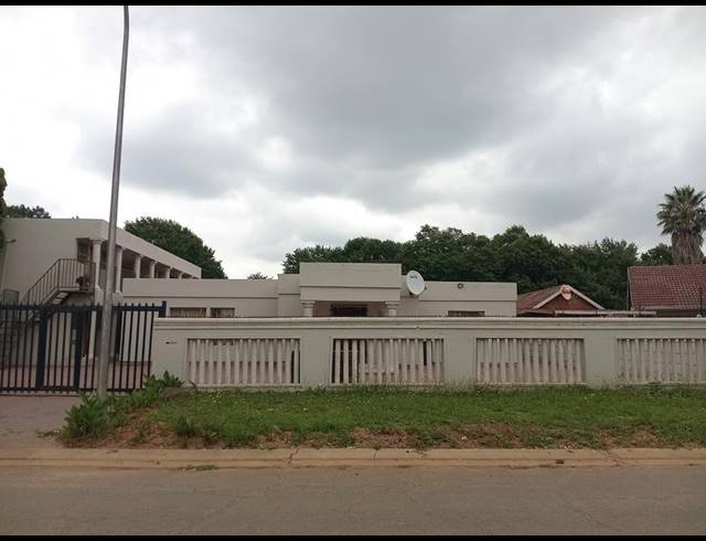 31 BEDROOM HOUSE FOR SALE IN VANDERBIJLPARK SE 7